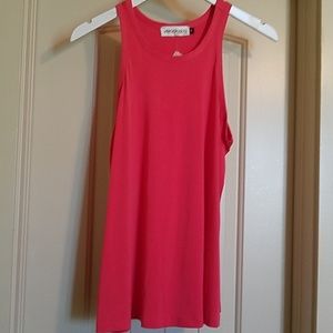 Gorgeous soft tank in the color coral